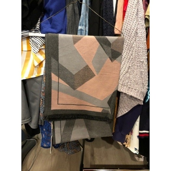 SOiA & KYO Rose Ash Scarf Wrap NWT - Picture 2 of 5